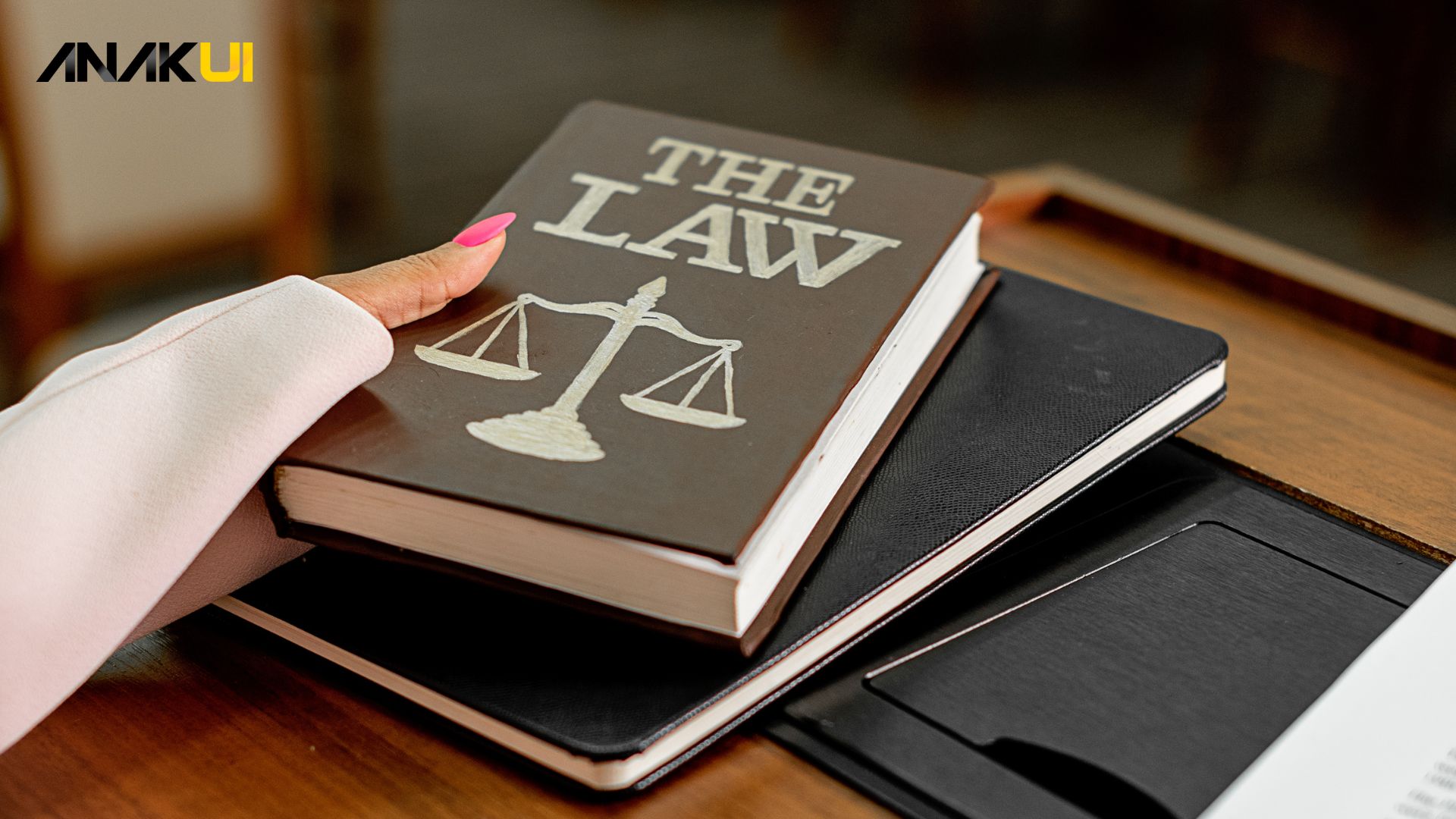 perbedaan s1 hukum dan s1 ilmu hukum